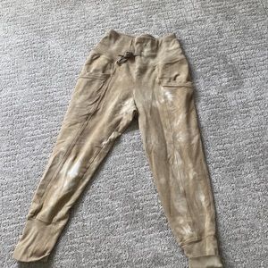 Super cute sweat pants! Super comfy!